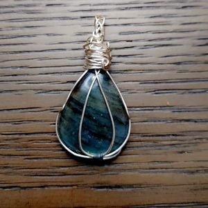 Labradorite Silver Wire Wrap pendant